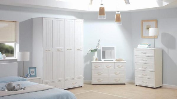 Calm-And-Homy-Bedroom-Decoration-With-White-Furniture-Design-And-Big-White-Drawer-Small-Dressing-Cabinet3