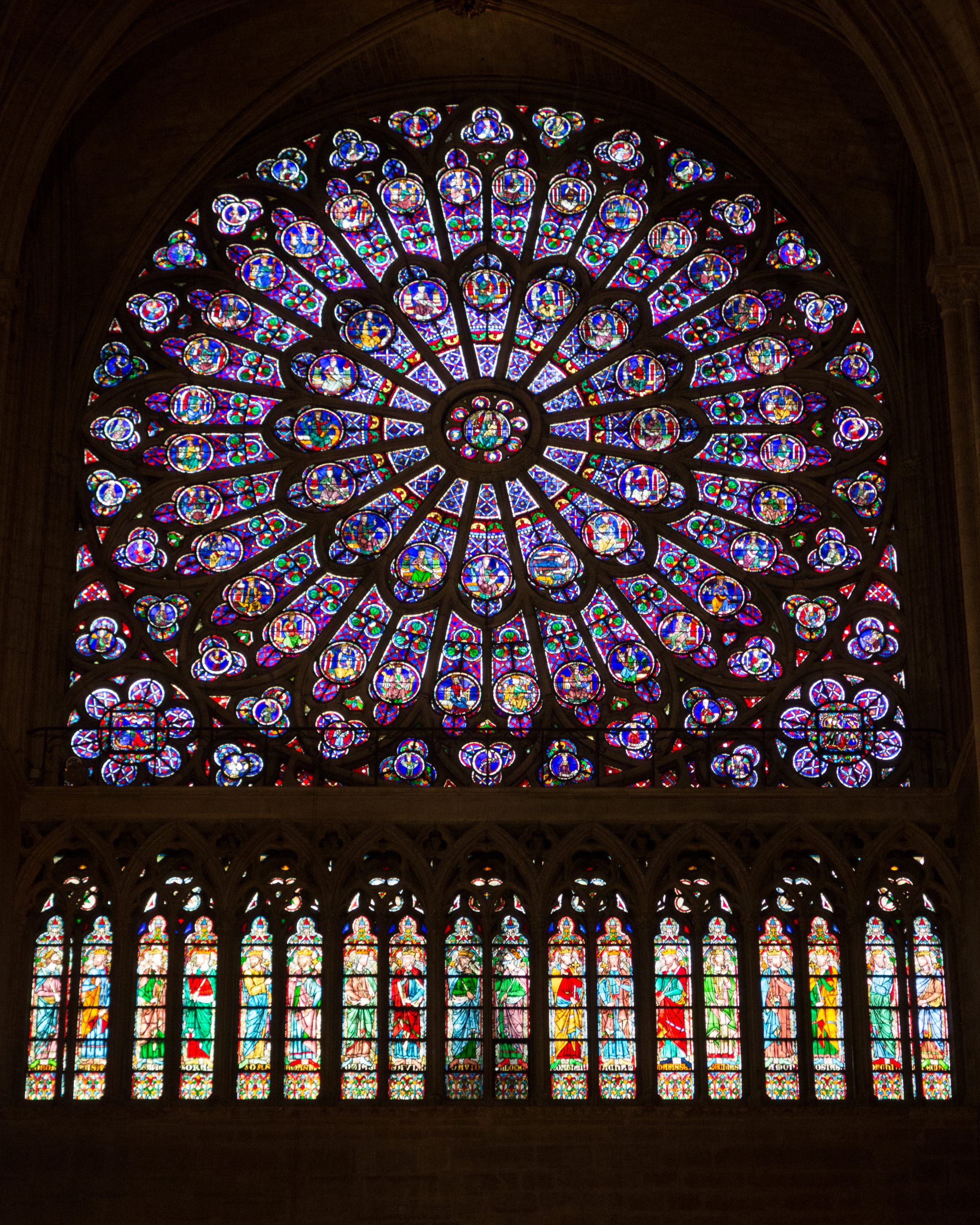 Stained_glass_rose_windows_in_Notre-Dame_de_Paris,_October_2012